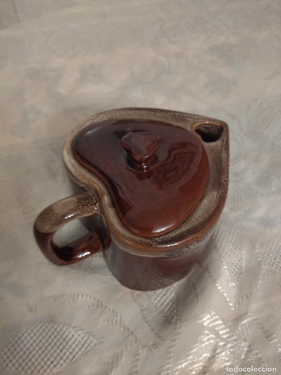 Antig&uuml;edades: Original tetera de cer&aacute;mica en forma de coraz&oacute;n, Vidriada, sin marca. - Foto 3