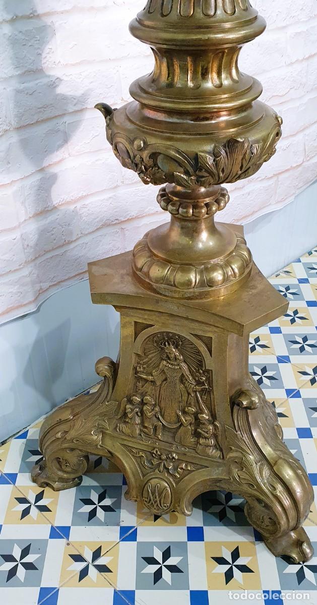 Antig&uuml;edades: Gran hachero candelabro de altar en bronce 180 cm - Foto 8