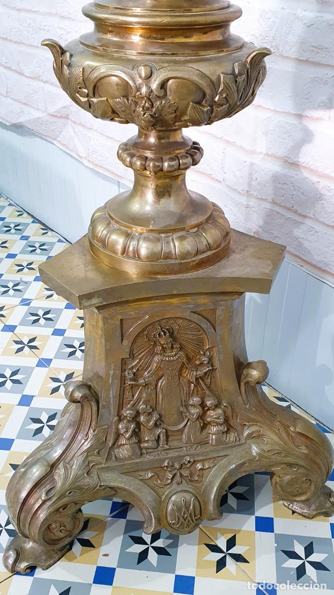 Antig&uuml;edades: Gran hachero candelabro de altar en bronce 180 cm - Foto 9