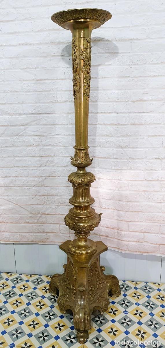 Antig&uuml;edades: Gran hachero candelabro de altar en bronce 180 cm - Foto 10