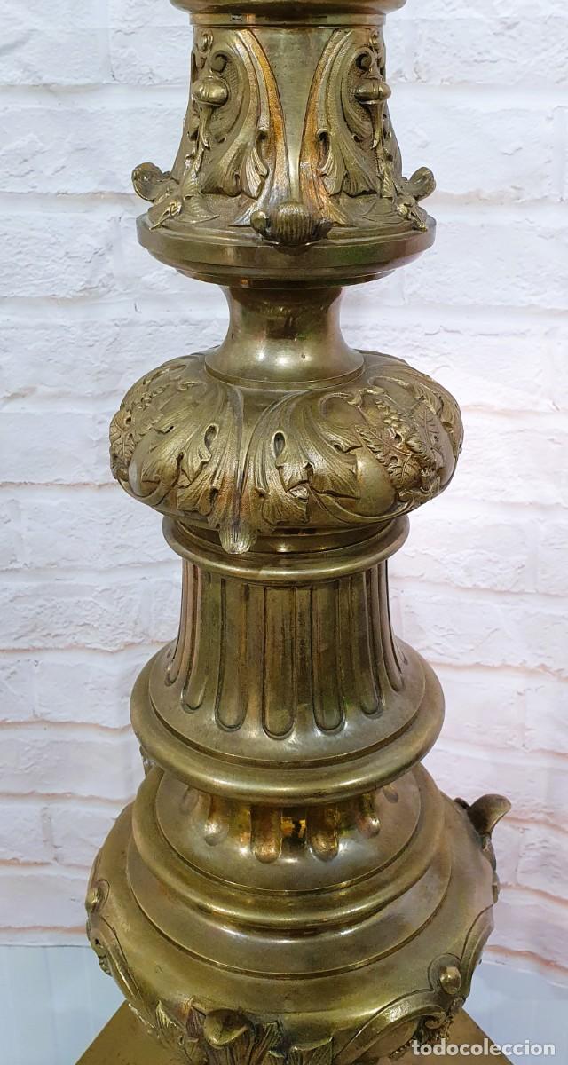 Antig&uuml;edades: Gran hachero candelabro de altar en bronce 180 cm - Foto 11
