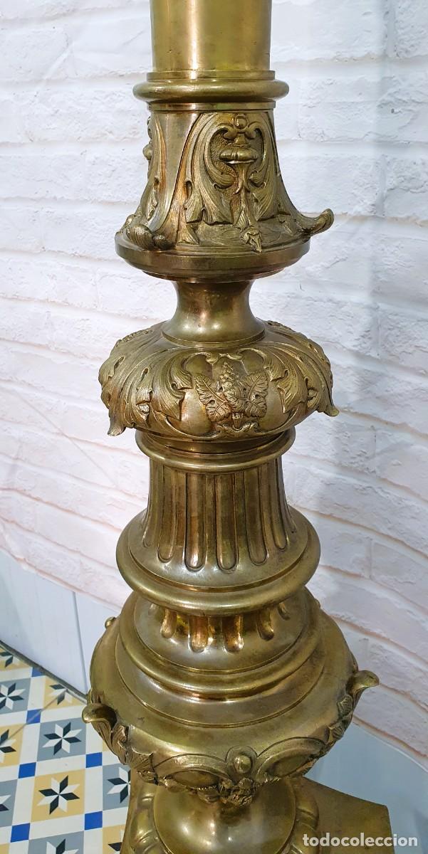 Antig&uuml;edades: Gran hachero candelabro de altar en bronce 180 cm - Foto 12