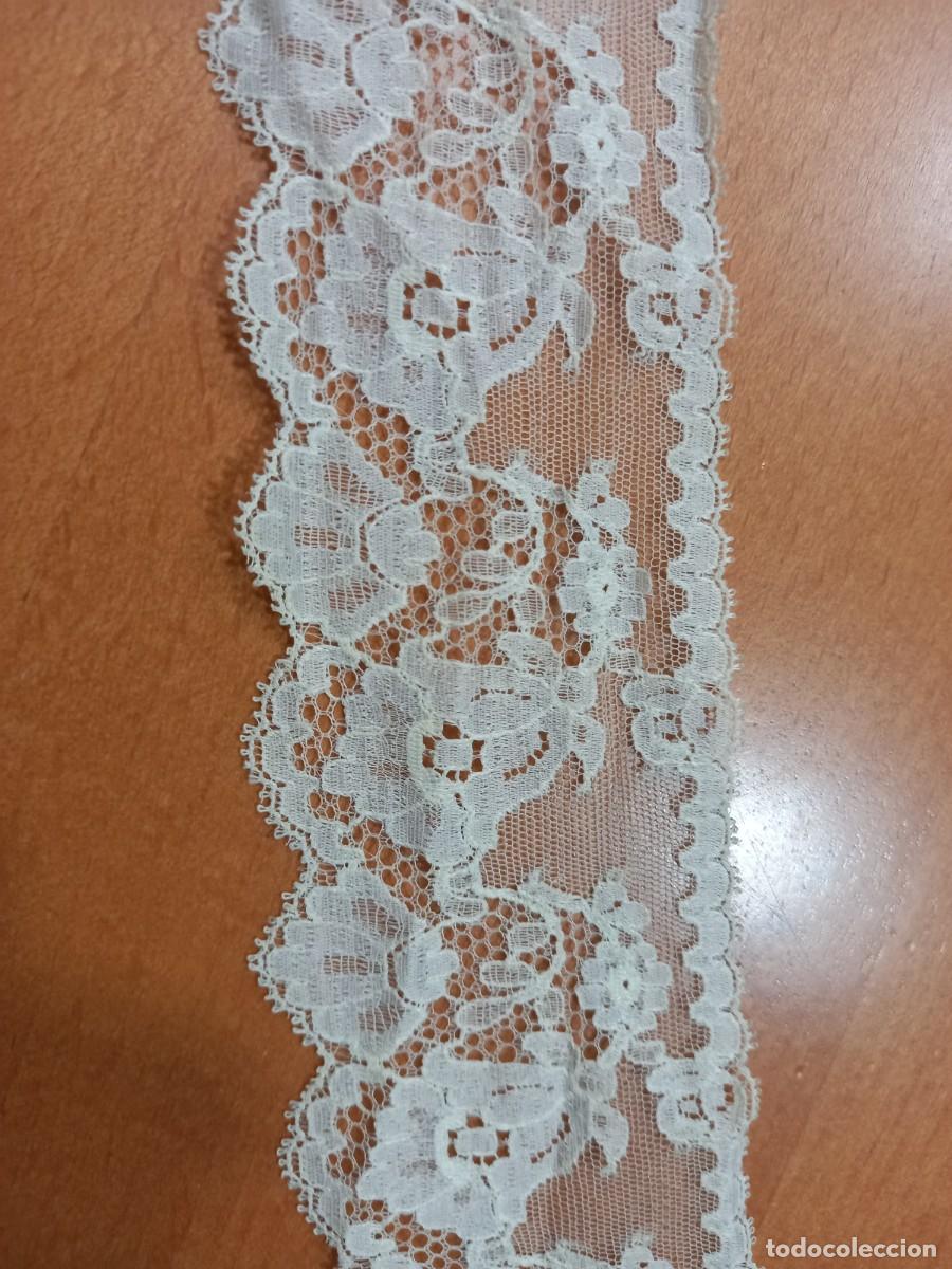 Antig&uuml;edades: Puntilla de blonda de nylon cruda - Foto 1