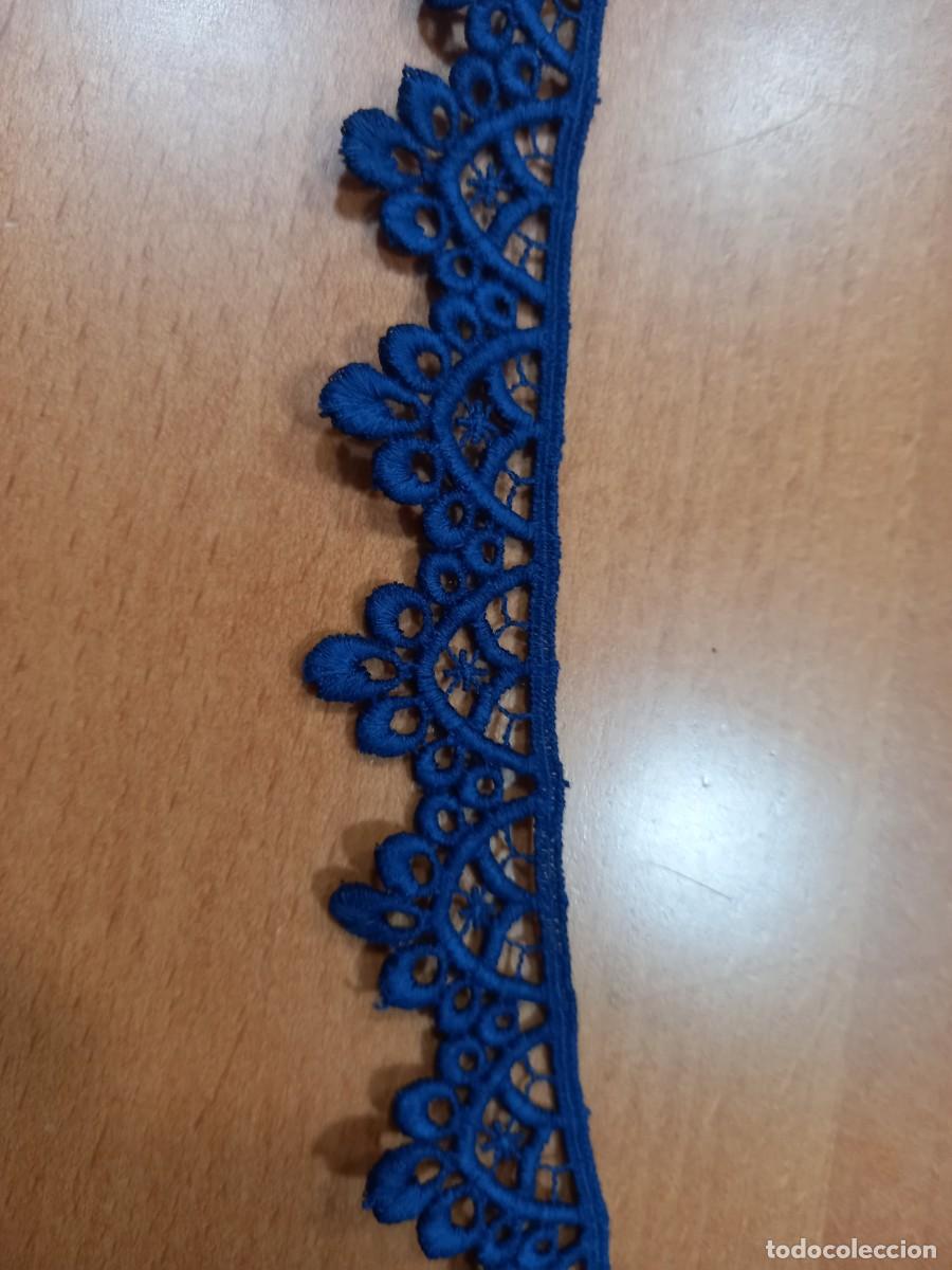 Antig&uuml;edades: Puntilla de guipur azul oscuro - Foto 1