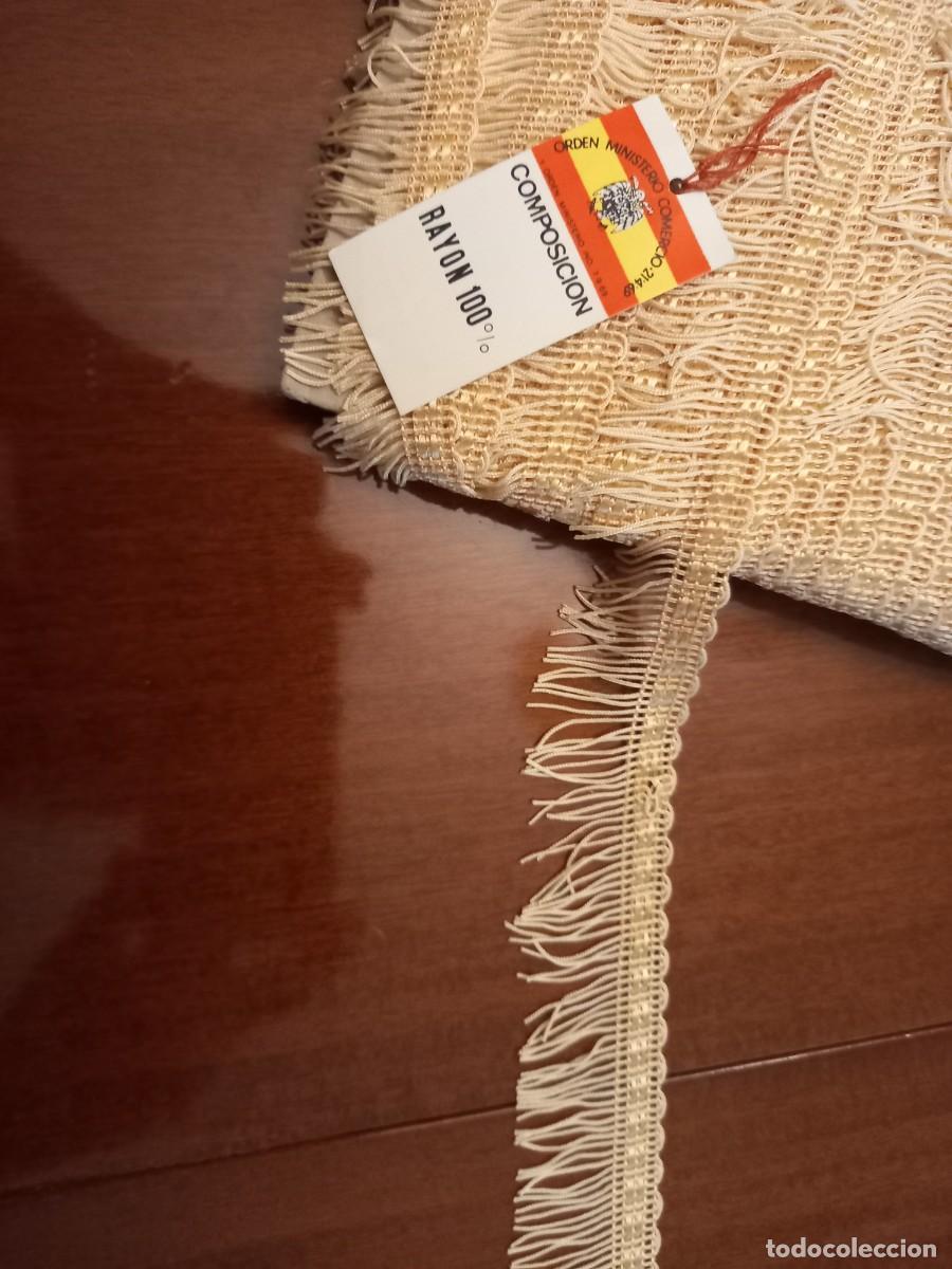 Antig&uuml;edades: Fleco de mant&oacute;n corto amarillo - Foto 1