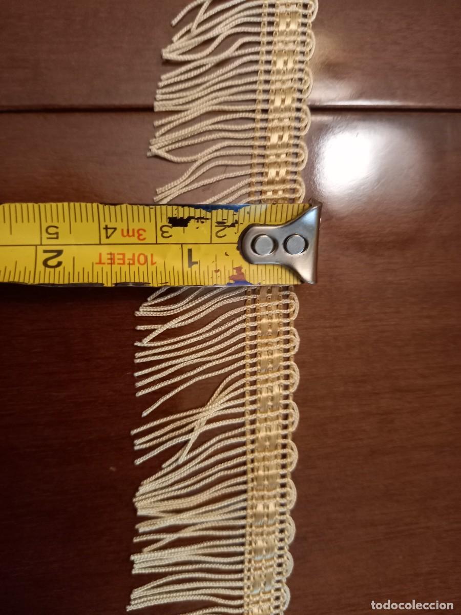 Antig&uuml;edades: Fleco de mant&oacute;n corto amarillo - Foto 3