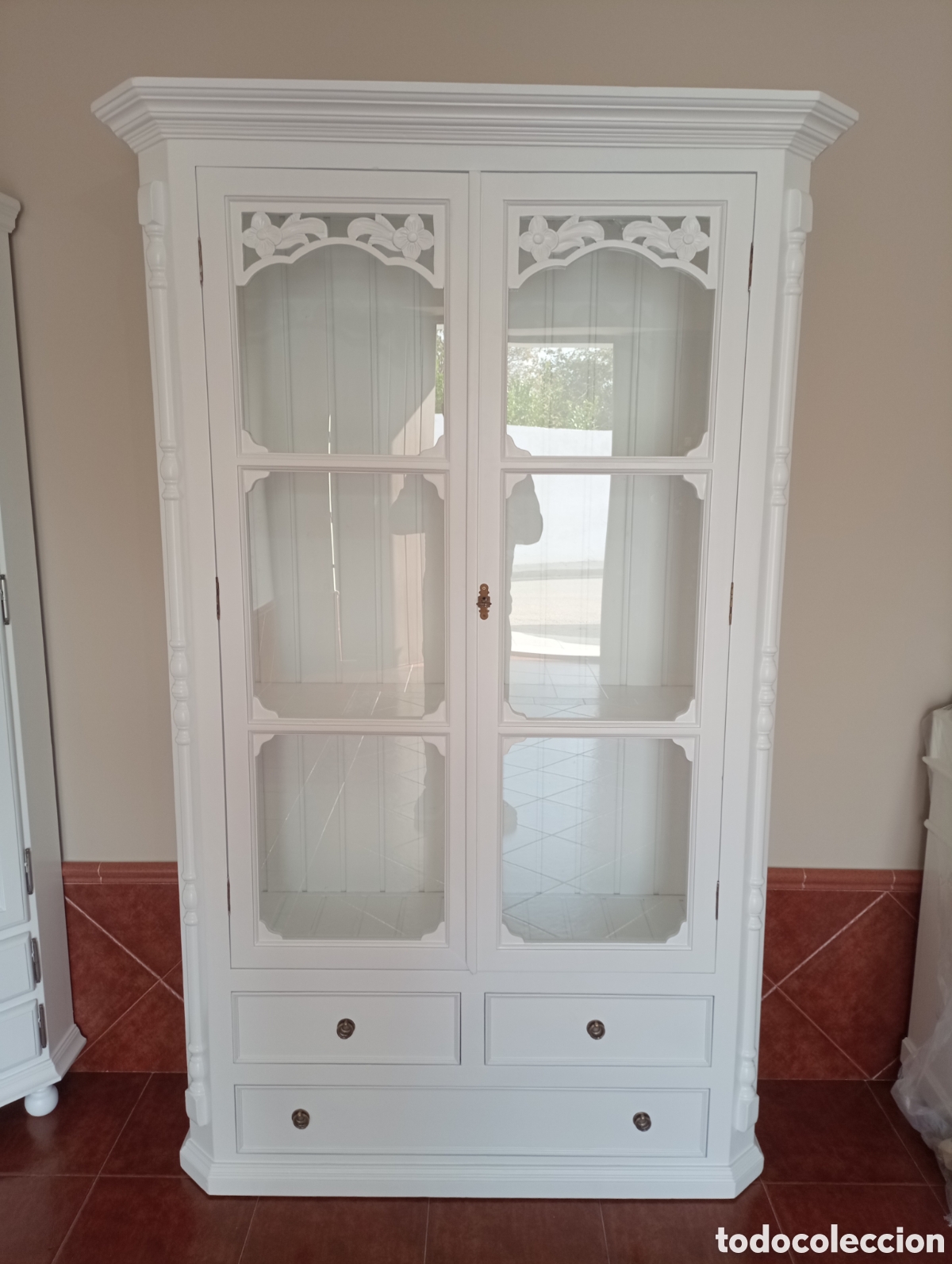 Antig&uuml;edades: Antigua Vitrina Lacada Blanco - Foto 1