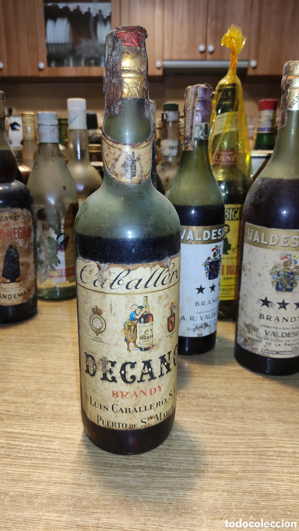 Antig&uuml;edades: Brandy Decano de 1 litro, precinto de 80centimos - Foto 1