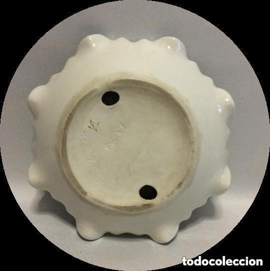 Antig&uuml;edades: CENTRO EN PORCELANA CON FORMA DE FLOR ,LLadr&oacute; - Foto 4