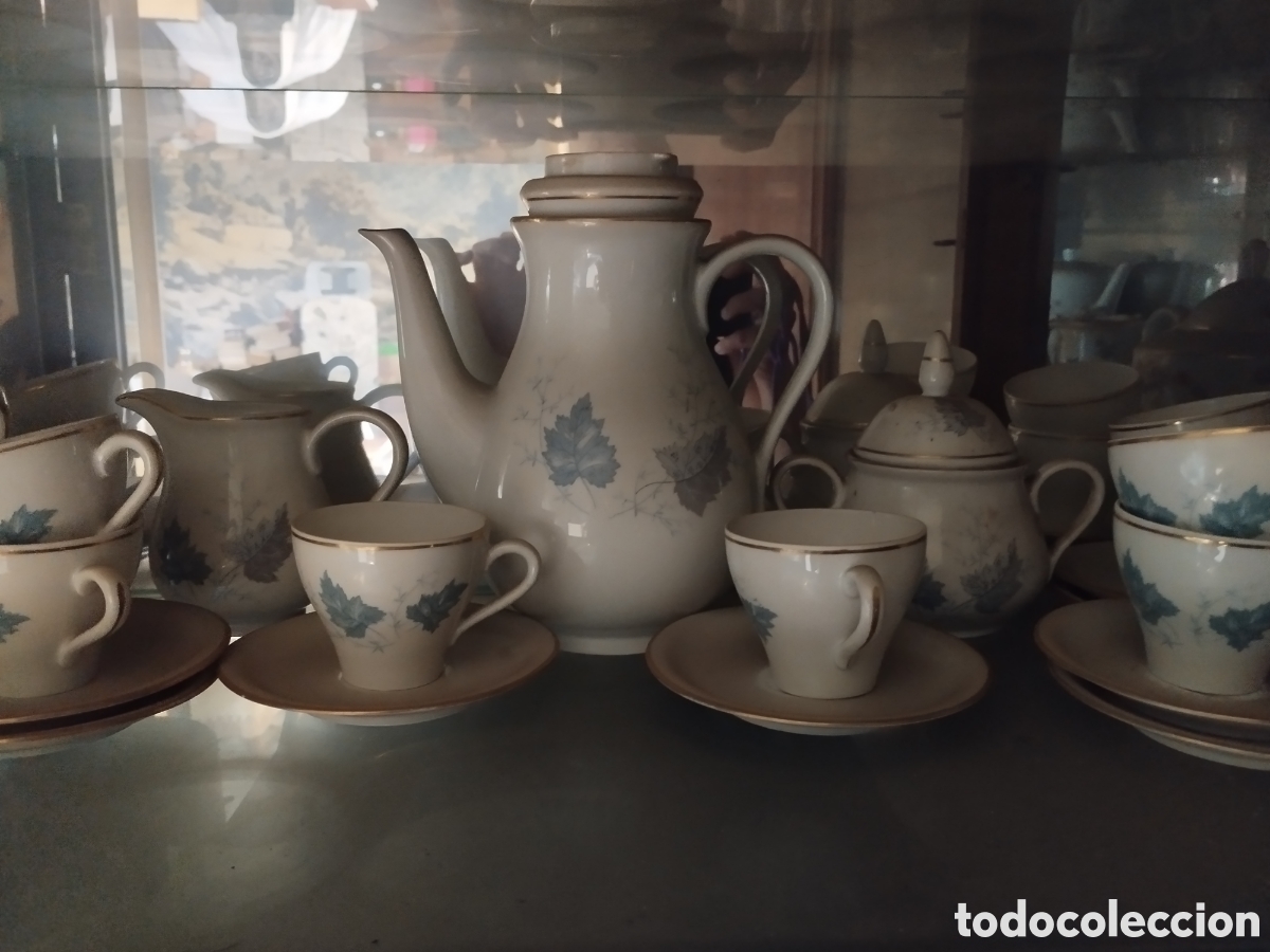 Antig&uuml;edades: Lote vajilla de caf&eacute; y copas de cristal - Foto 1
