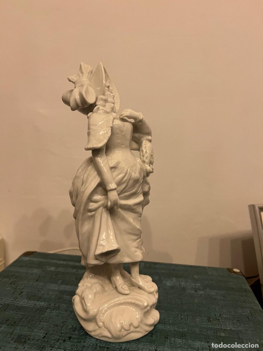 Antig&uuml;edades: Figurilla de porcelana - Foto 3