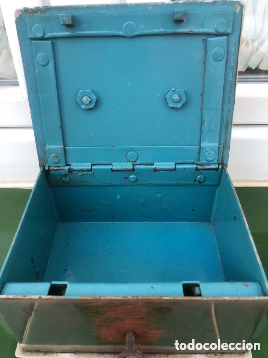 Antig&uuml;edades: Antigua caja de caudales - Foto 10