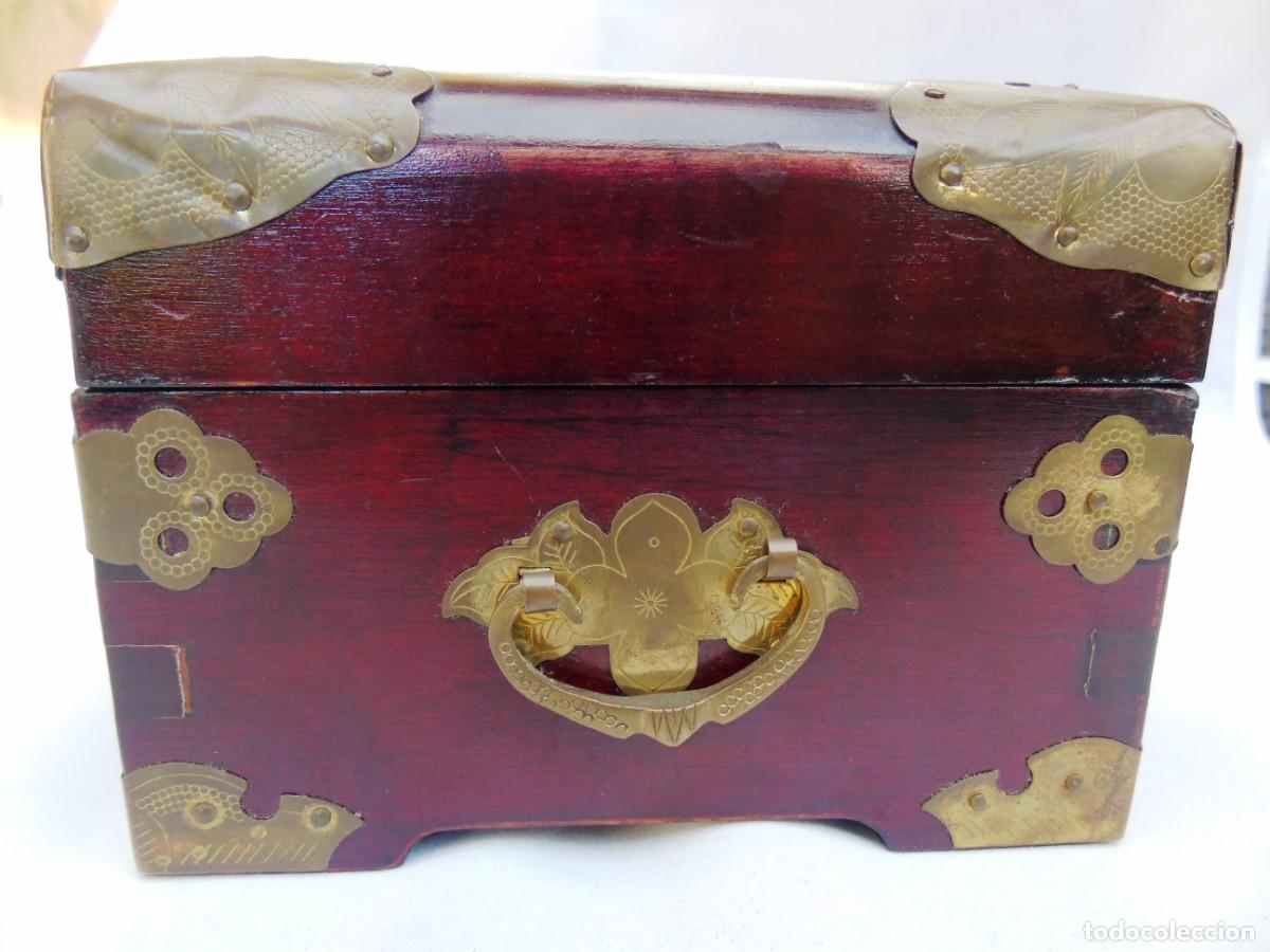 Antig&uuml;edades: Joyero de madera con detalles en jade - Foto 2