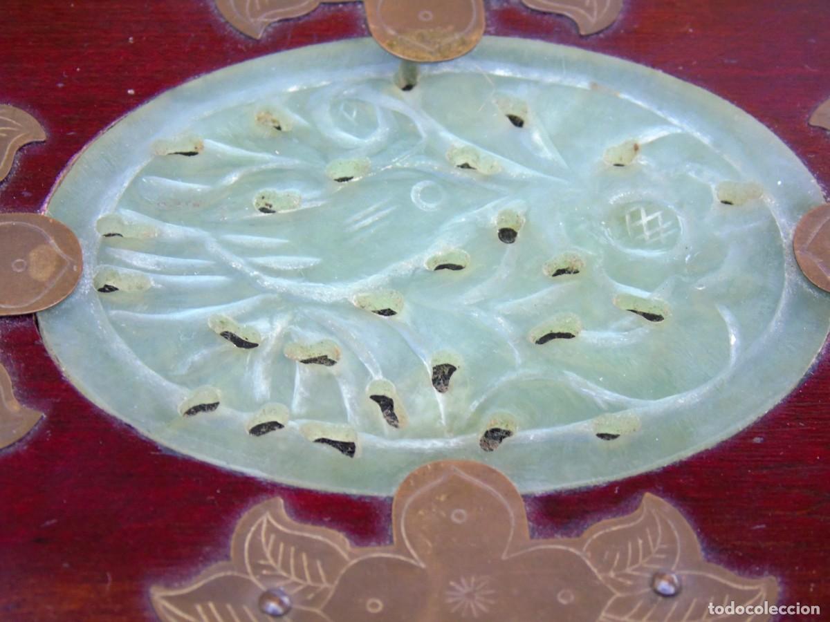 Antig&uuml;edades: Joyero de madera con detalles en jade - Foto 4