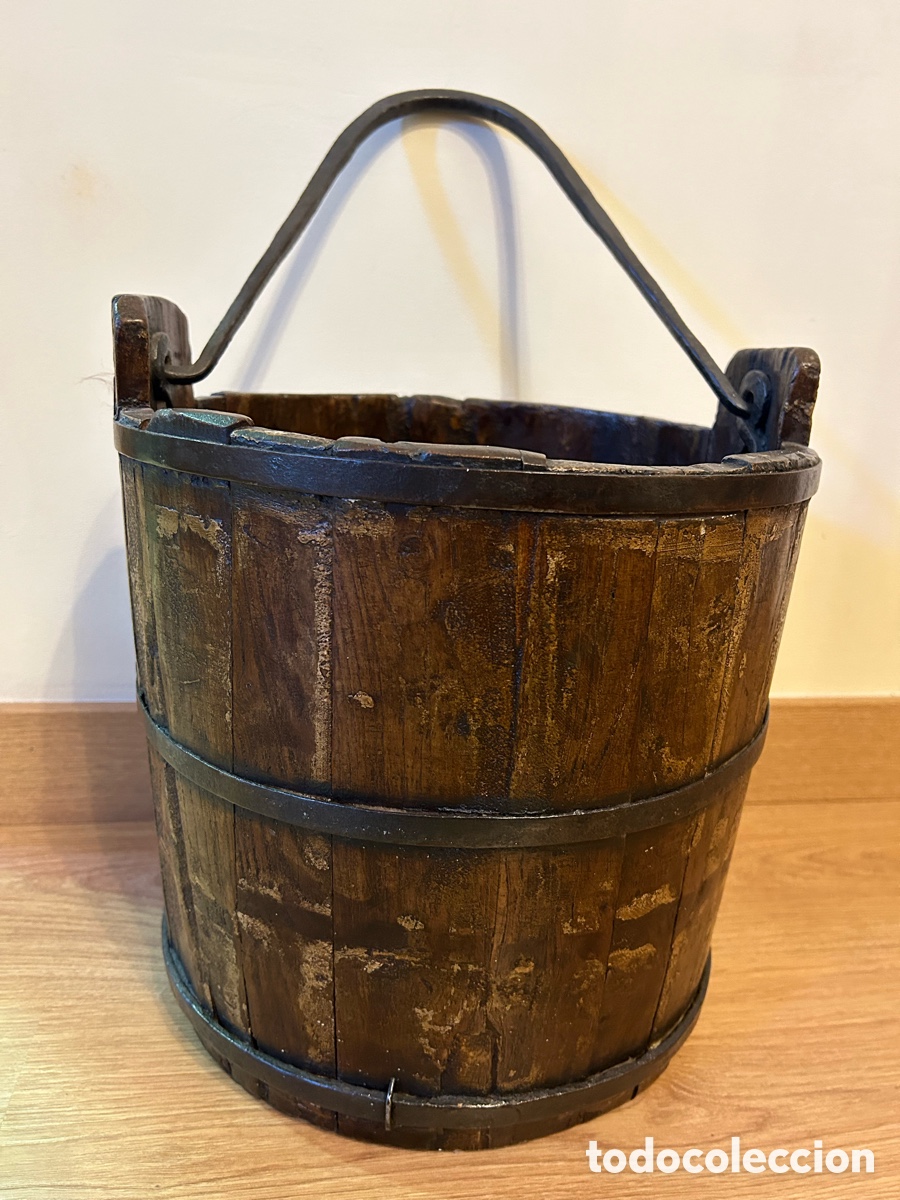 Antig&uuml;edades: Cubo antiguo madera y hierro - Foto 3