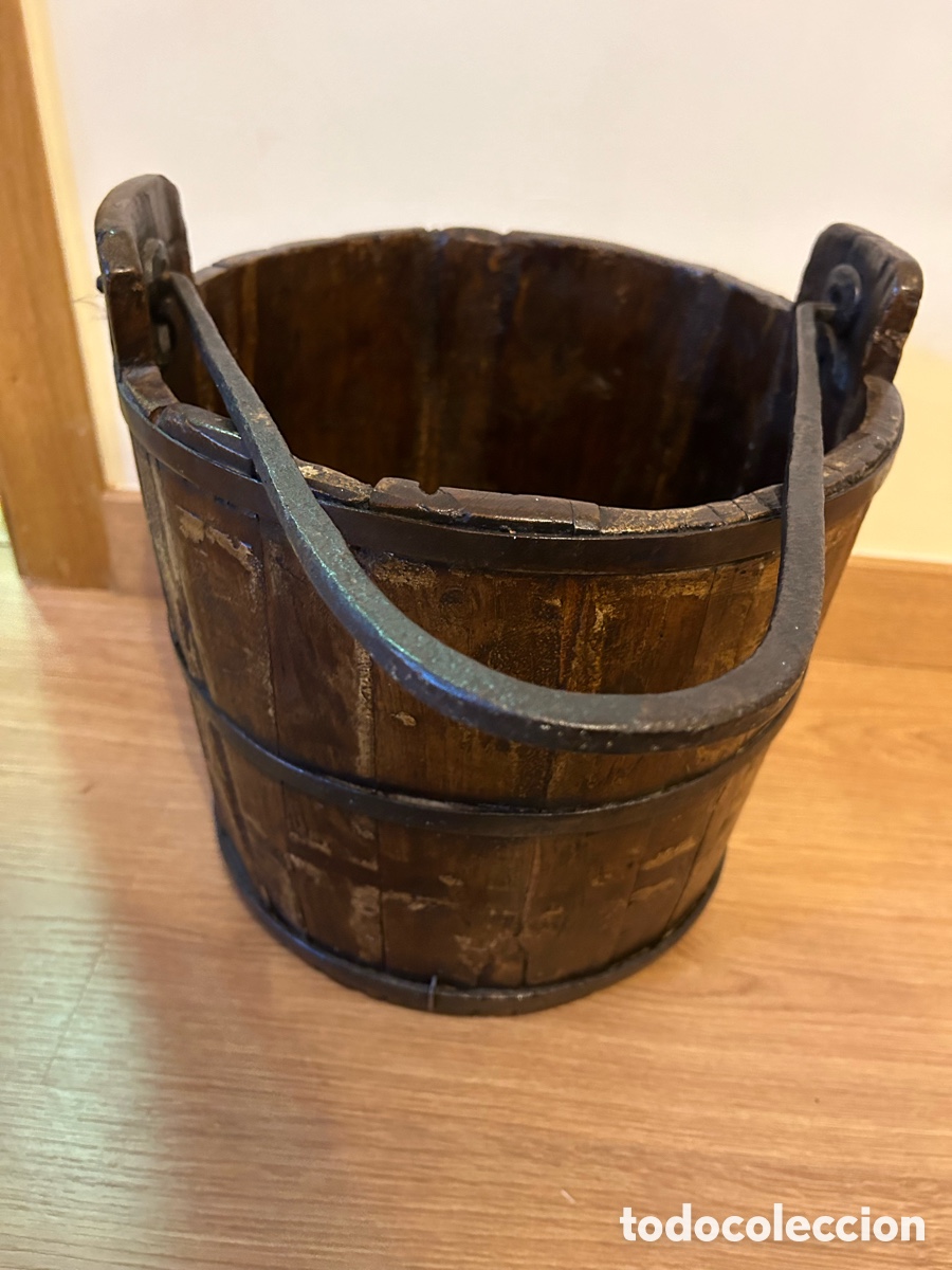 Antig&uuml;edades: Cubo antiguo madera y hierro - Foto 1