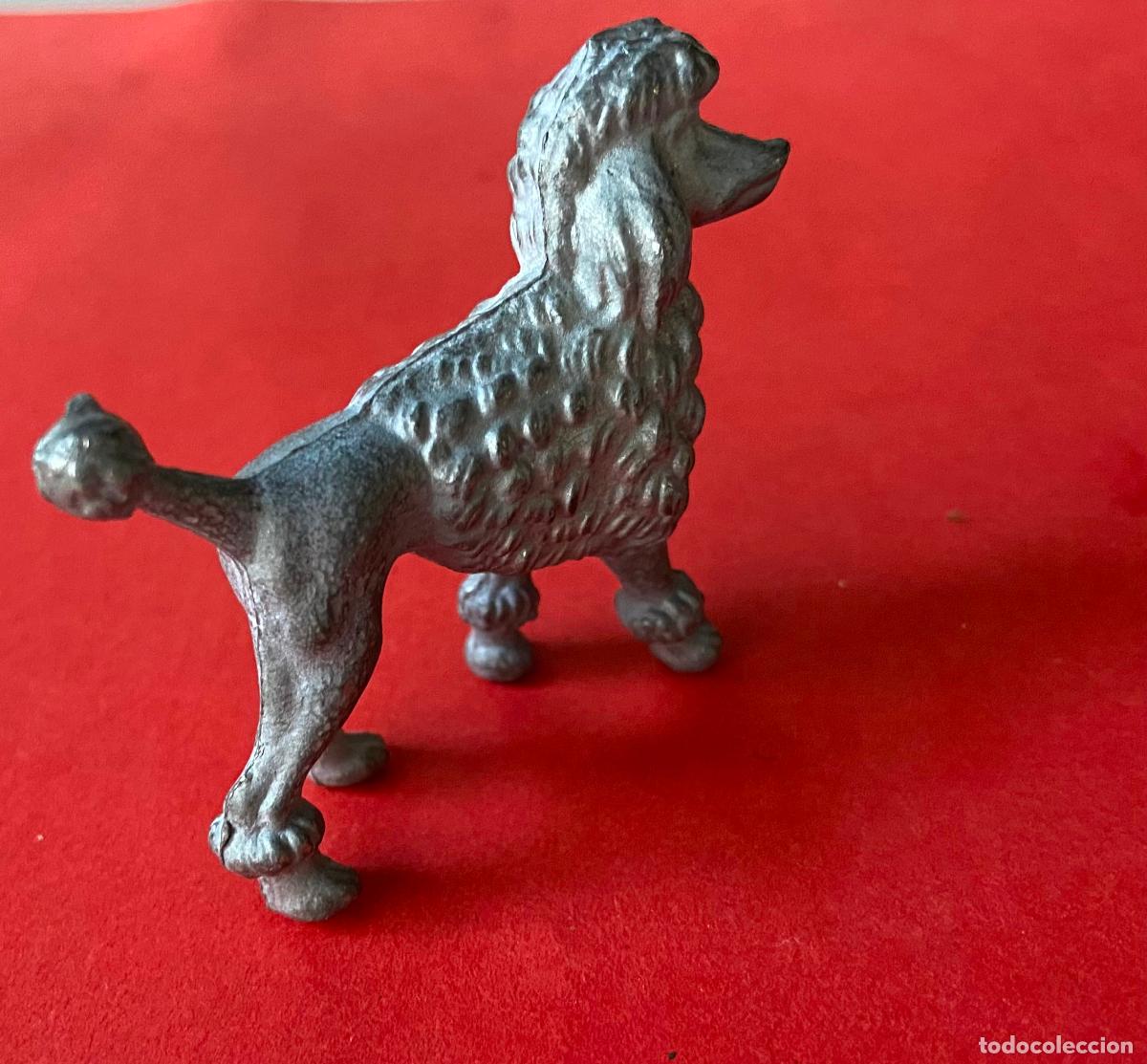 Antig&uuml;edades: 241.- Perro caniche de competici&oacute;n de plomo - Foto 1