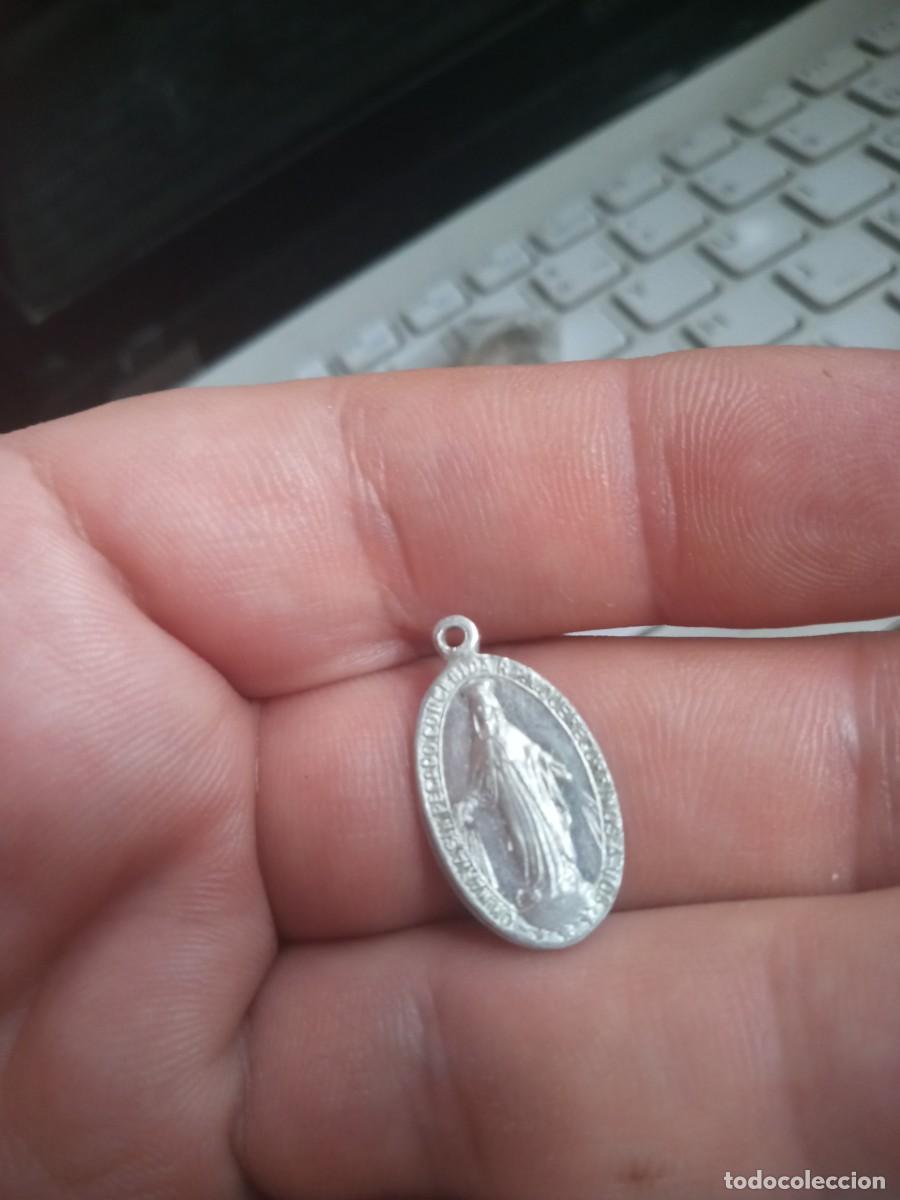 Antig&uuml;edades: Peque&ntilde;a medalla de una Virgen - Foto 1