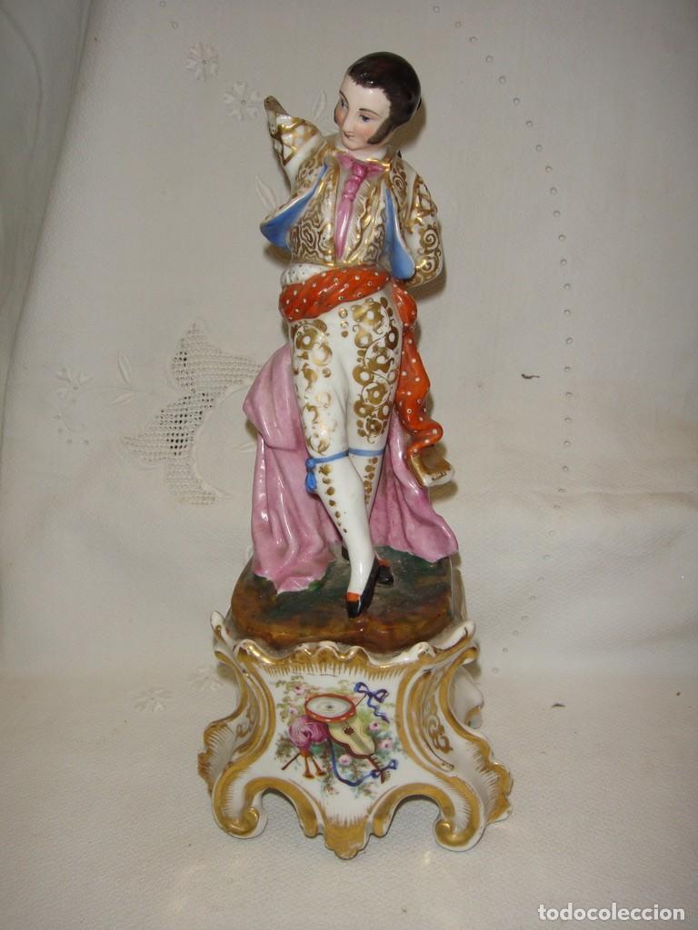 Antiques: Figura Goyesca de Torero &middot; Porcelana Policromada y Dorada &middot; Peana Isabelina &middot; ca. 1850&ndash;1880