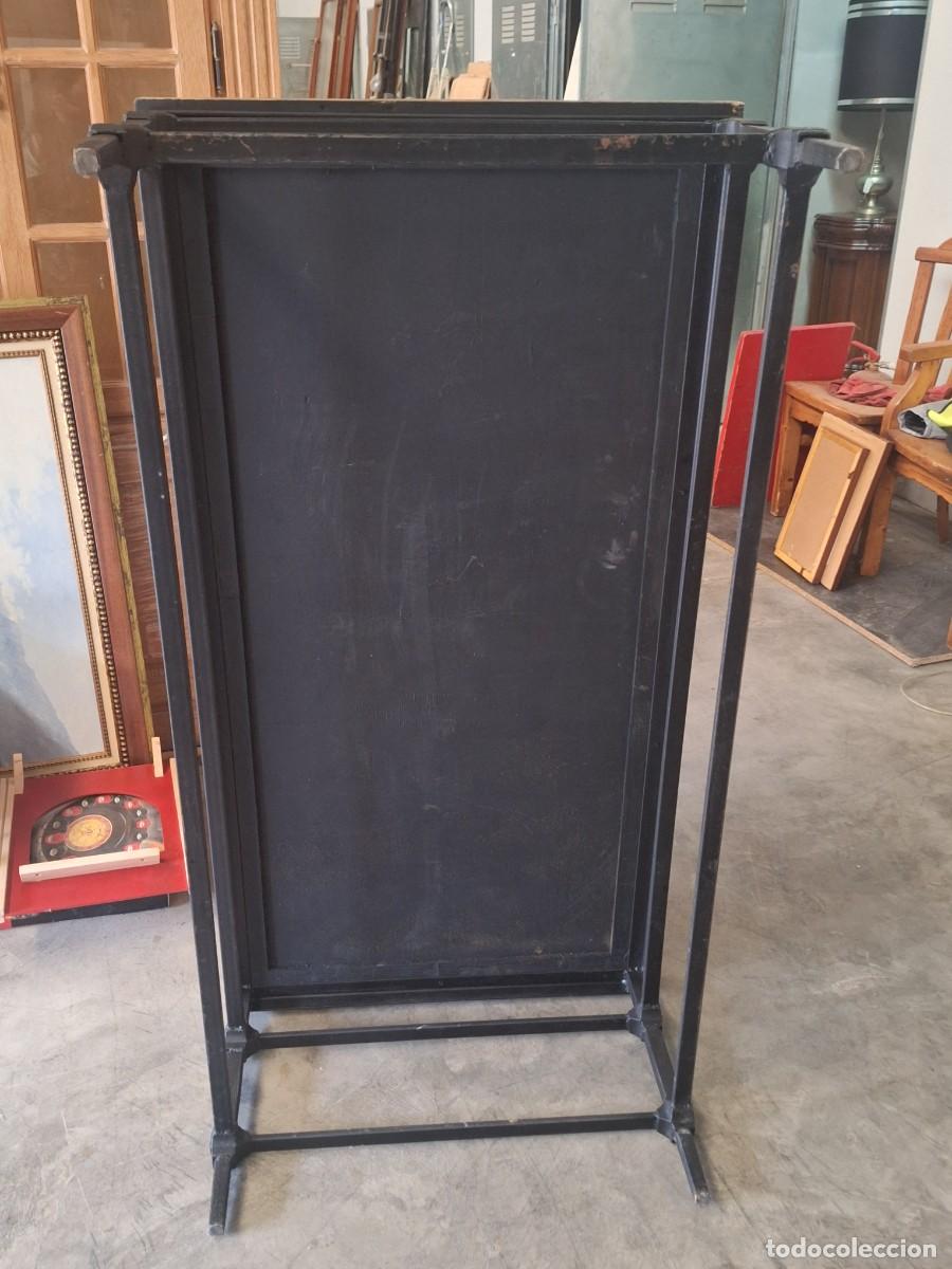 Antig&uuml;edades: Mesa baja rectangular de centro en metal y olmo macizo - Foto 7