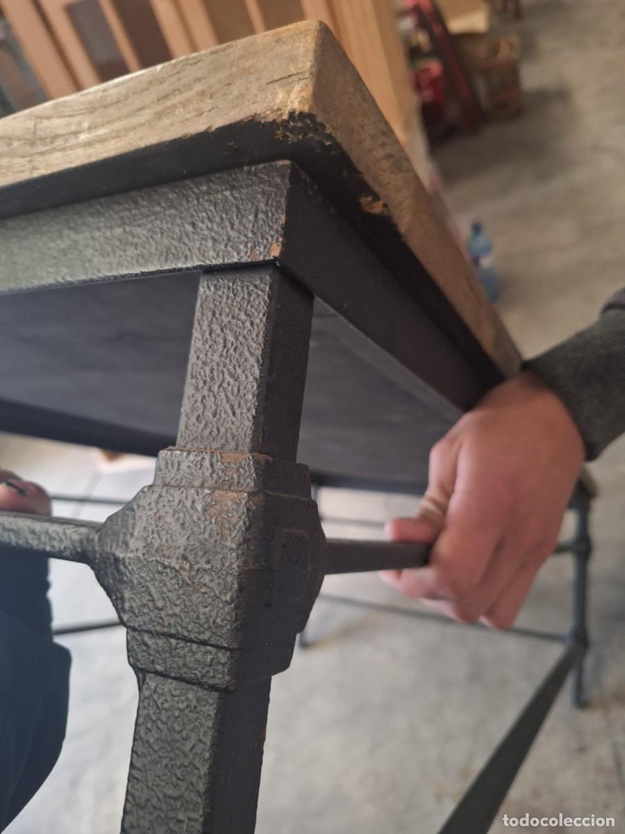 Antig&uuml;edades: Mesa baja rectangular de centro en metal y olmo macizo - Foto 11