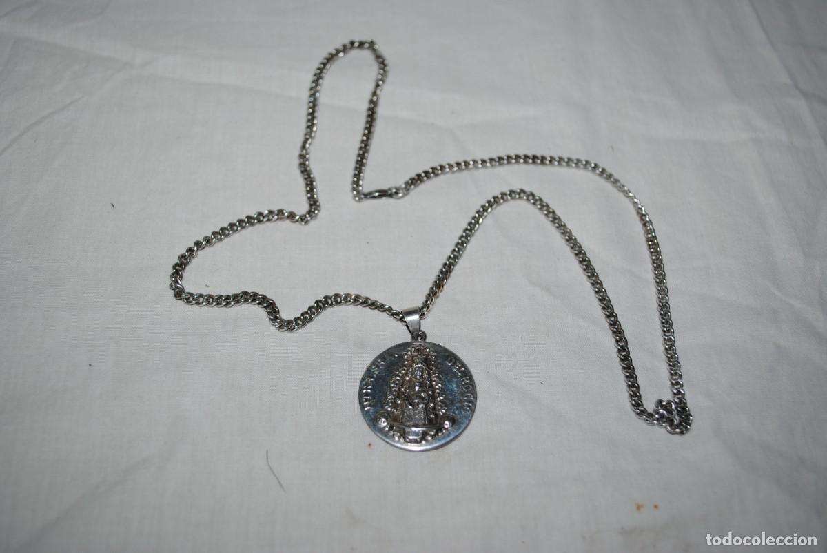 Antig&uuml;edades: MEDALLA DE LA VIRGEN DEL ROCIO DE PLATA CON CADENA . - Foto 2