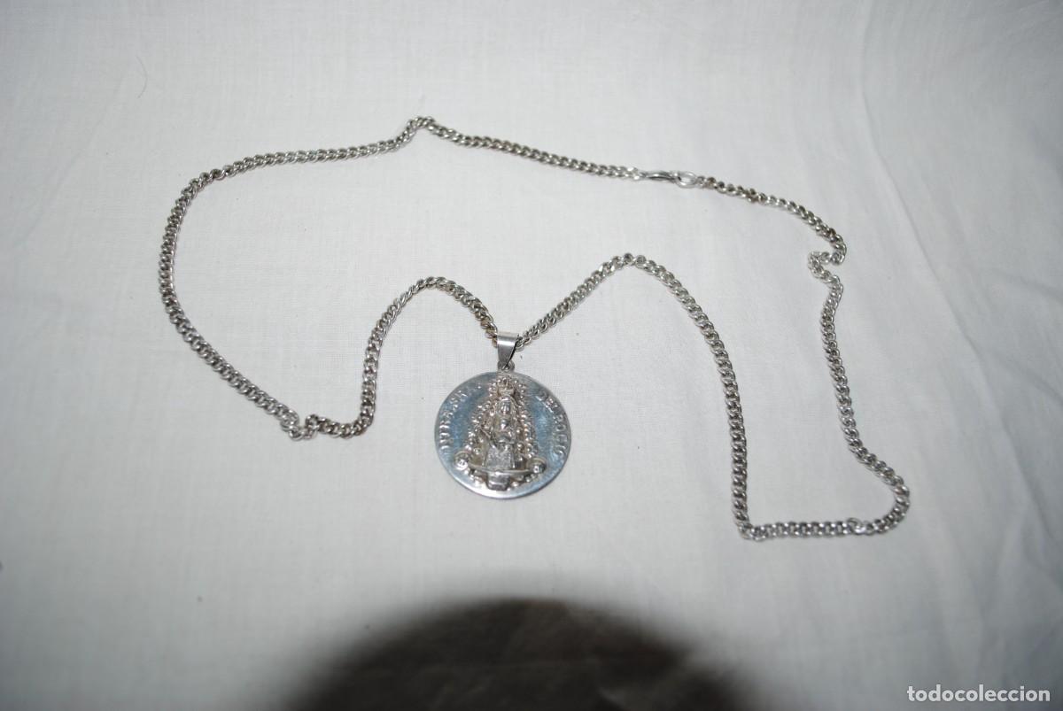 Antig&uuml;edades: MEDALLA DE LA VIRGEN DEL ROCIO DE PLATA CON CADENA . - Foto 4
