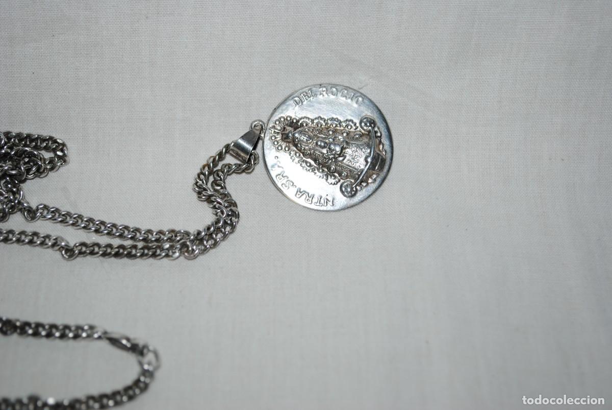 Antig&uuml;edades: MEDALLA DE LA VIRGEN DEL ROCIO DE PLATA CON CADENA . - Foto 5