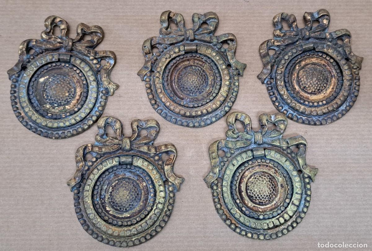 Antig&uuml;edades: LOTE DE 5 TIRADORES DE BRONCE - Foto 1