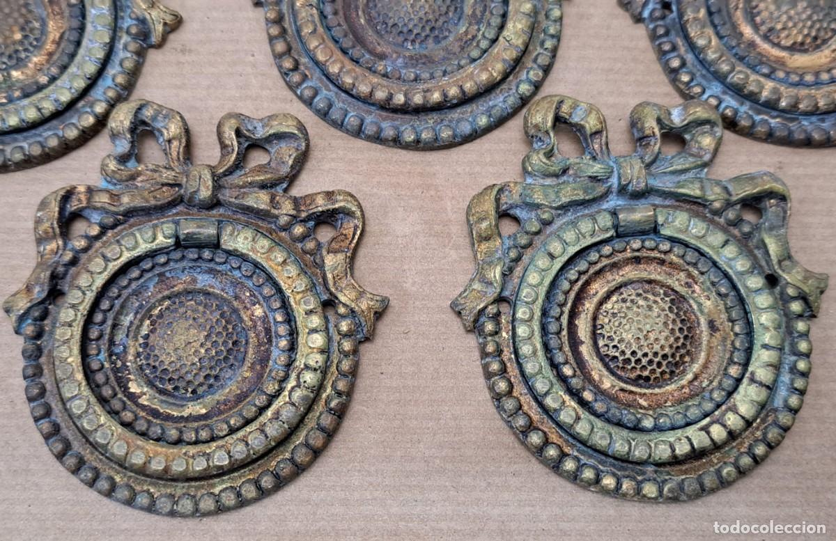 Antig&uuml;edades: LOTE DE 5 TIRADORES DE BRONCE - Foto 4