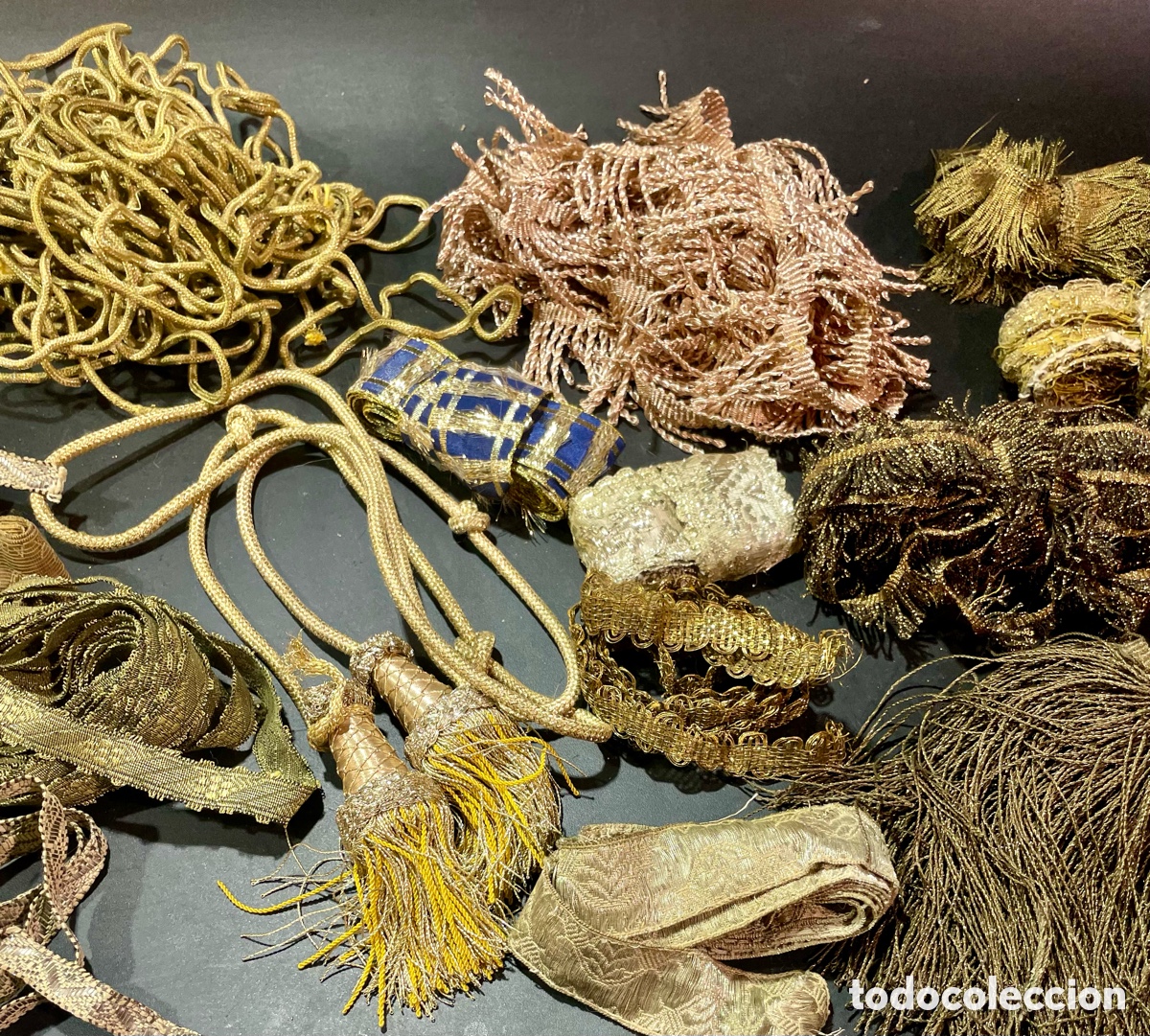 Antig&uuml;edades: Galones y Flecos de Hilo de Oro Siglo XIX - Foto 2