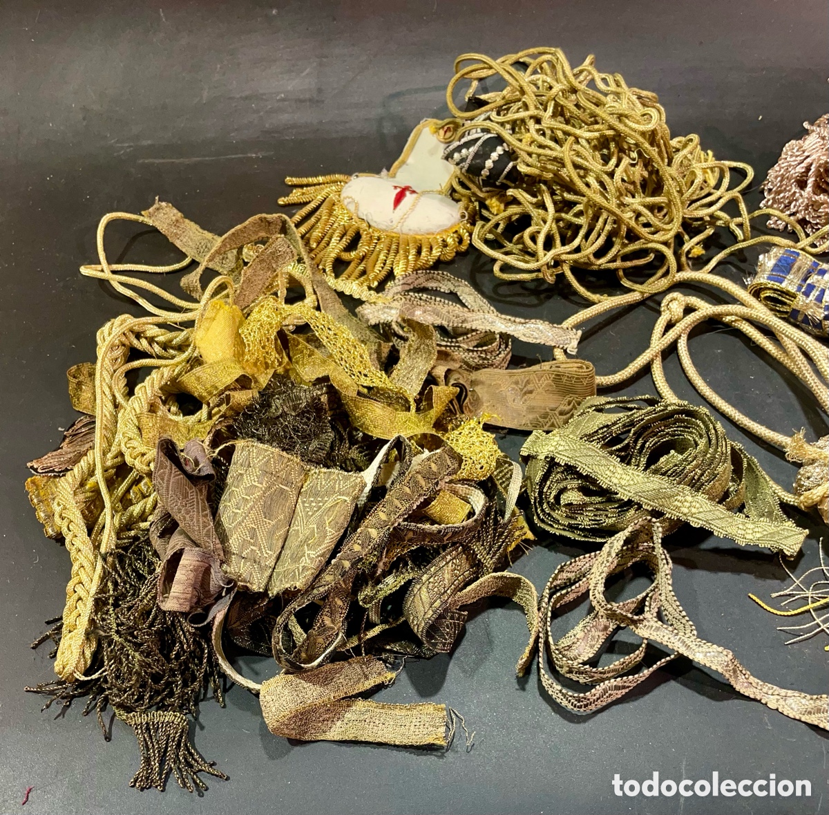 Antig&uuml;edades: Galones y Flecos de Hilo de Oro Siglo XIX - Foto 3