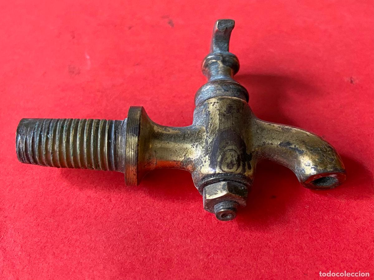 Antig&uuml;edades: 229.- Grifo de lat&oacute;n para aguamanil - Foto 1