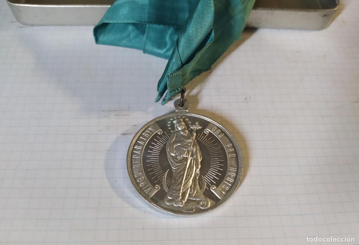 Antig&uuml;edades: Medall&oacute;n religioso de cuello - Foto 1