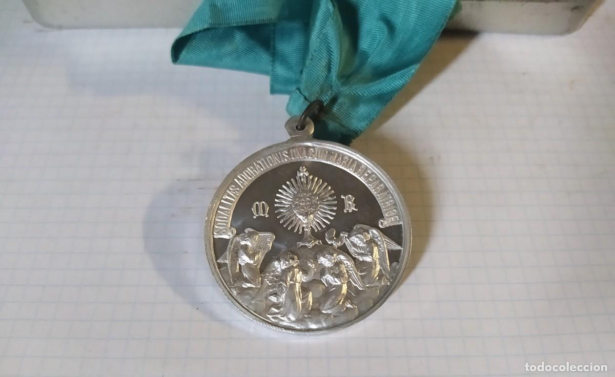 Antig&uuml;edades: Medall&oacute;n religioso de cuello - Foto 2
