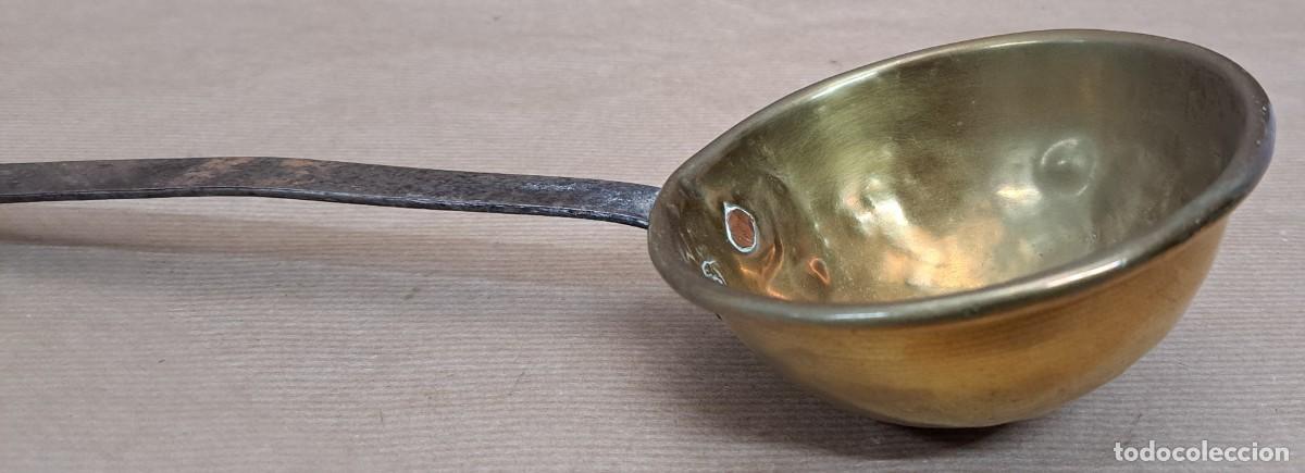 Antig&uuml;edades: CUCHARON DE LAT&Oacute;N Y HIERRO SIGLO XIX - Foto 3