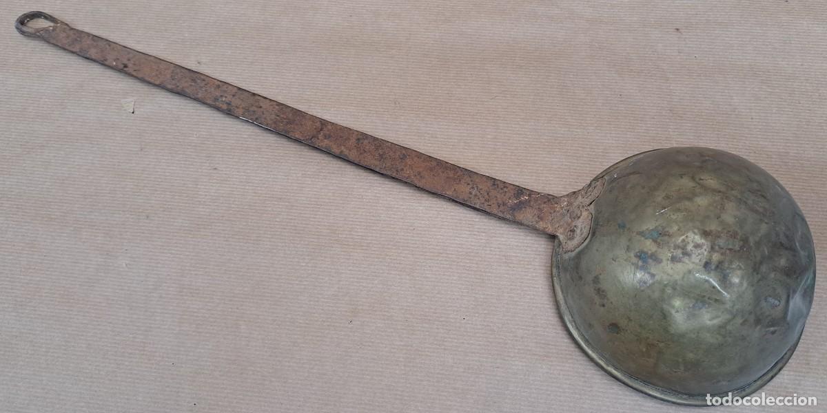 Antig&uuml;edades: CUCHARON DE LAT&Oacute;N Y HIERRO SIGLO XIX - Foto 3