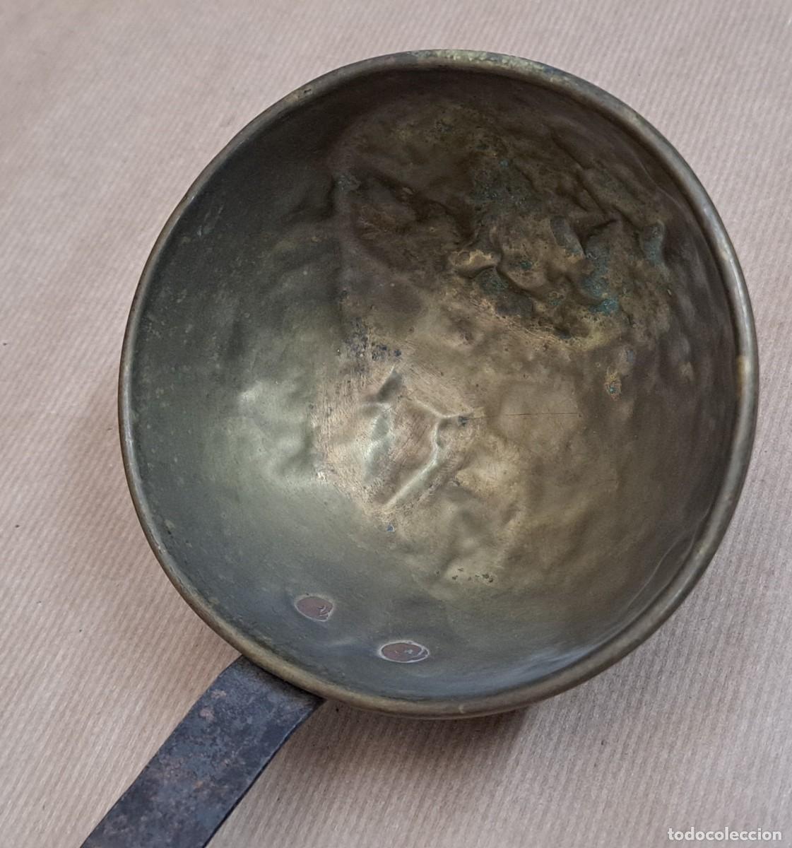Antig&uuml;edades: CUCHARON DE LAT&Oacute;N Y HIERRO SIGLO XIX - Foto 1