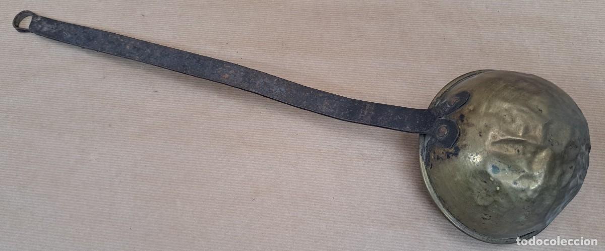 Antig&uuml;edades: CUCHARON DE LAT&Oacute;N Y HIERRO SIGLO XIX - Foto 3