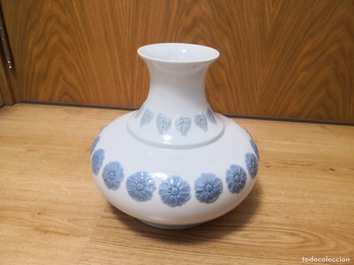 Antig&uuml;edades: JARR&Oacute;N PORCELANA NAO - Foto 1