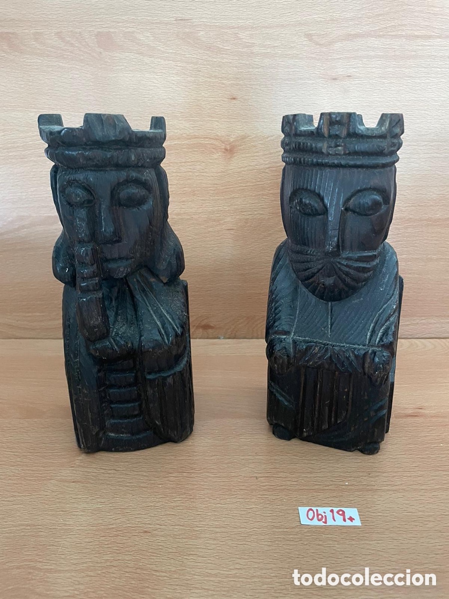 Antig&uuml;edades: Isabel y Fernando tallas en madera. - Foto 1