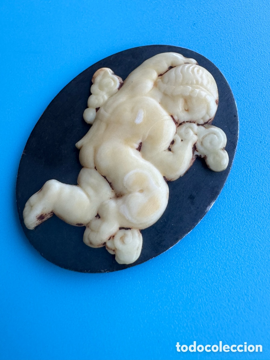 Antig&uuml;edades: Antiguo camafeo angelito querub&iacute;n sobre una placa de plata