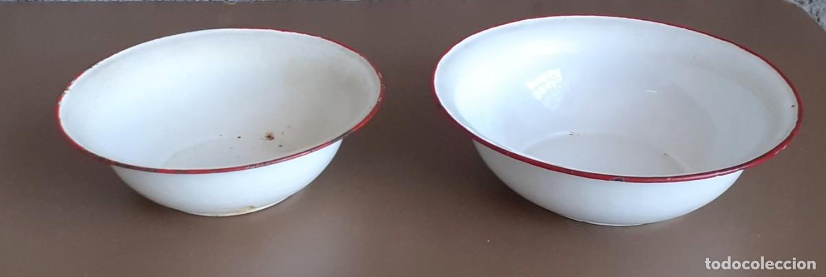 Antig&uuml;edades: 2 palanganas de chapa esmaltadas - Foto 1