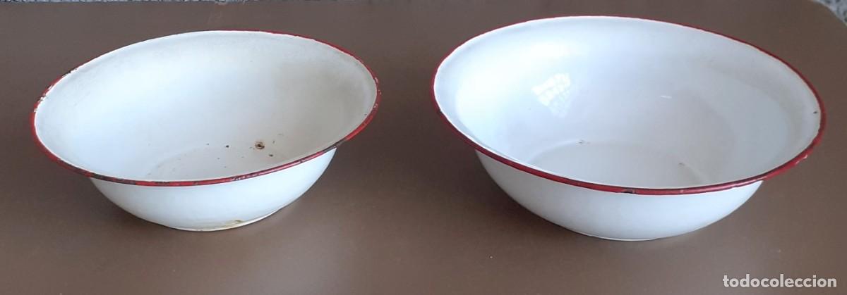Antig&uuml;edades: 2 palanganas de chapa esmaltadas - Foto 3