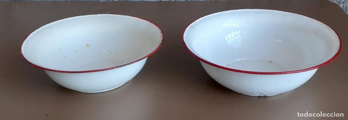 Antig&uuml;edades: 2 palanganas de chapa esmaltadas - Foto 5