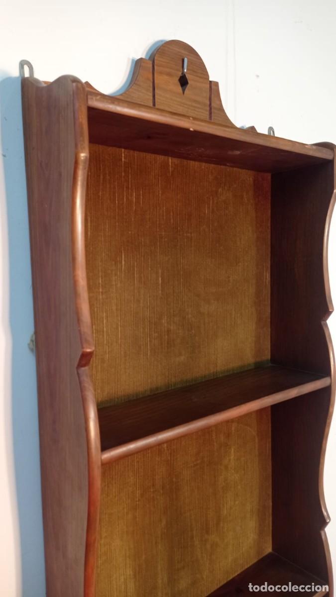 Antig&uuml;edades: Pareja de estanter&iacute;as de colgar. - Foto 3