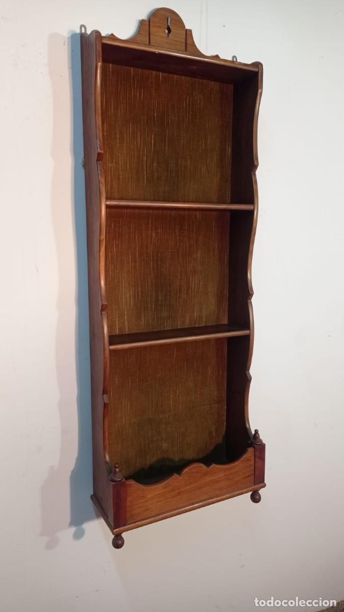 Antig&uuml;edades: Pareja de estanter&iacute;as de colgar. - Foto 15