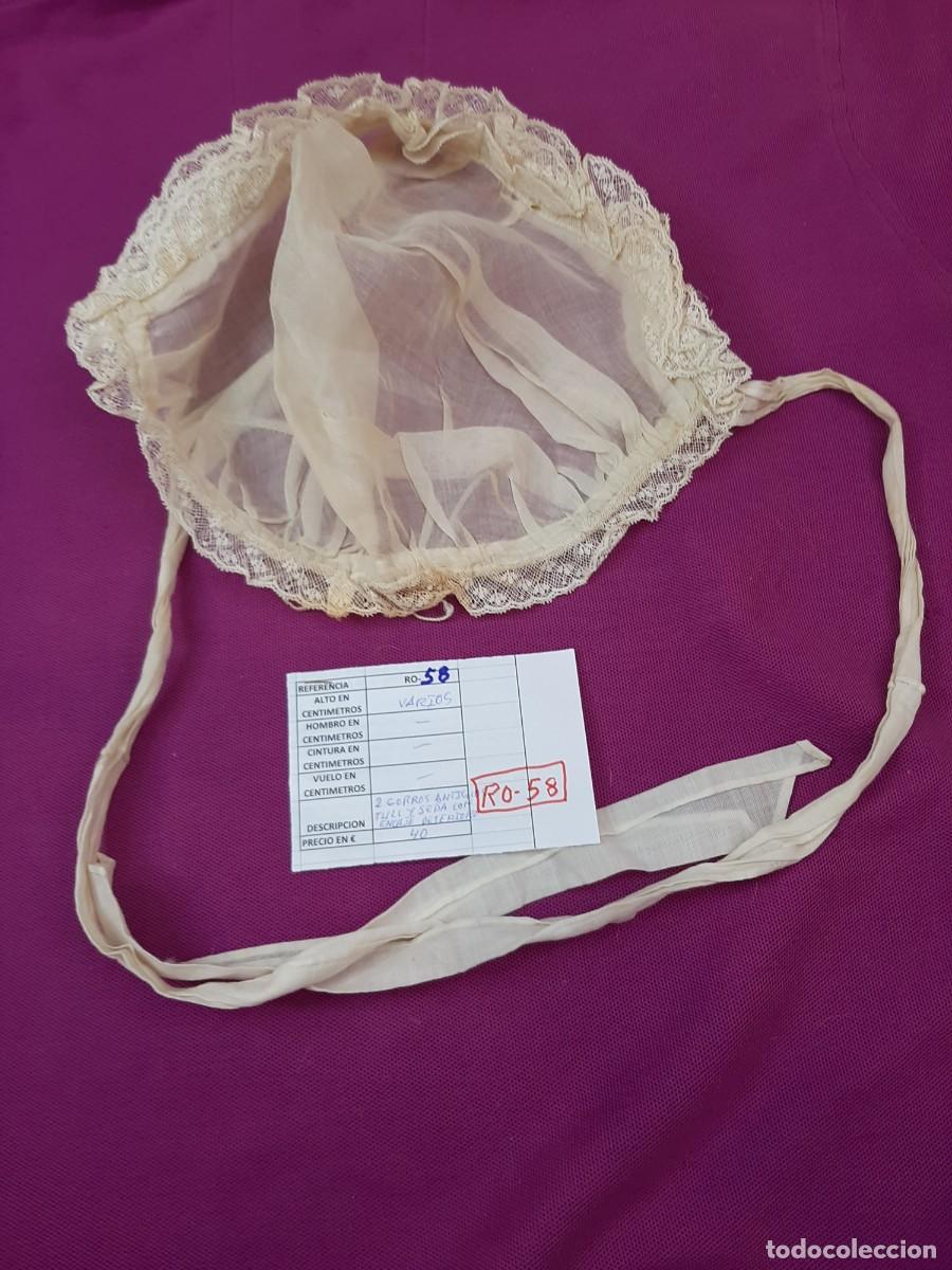 Antig&uuml;edades: 2 GORROS ANTIGUOS, PARA MU&Ntilde;ECAS, DE TULL Y SEDA CON ENCAJE - Foto 2