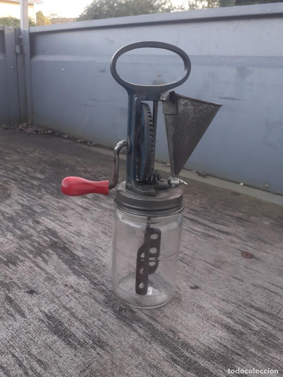 Antig&uuml;edades: Batidora manual para hacer mayonesa - Foto 2