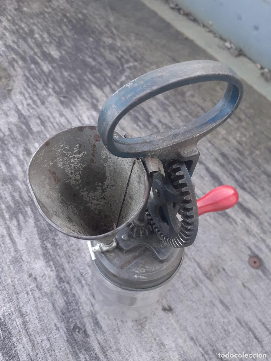 Antig&uuml;edades: Batidora manual para hacer mayonesa - Foto 4